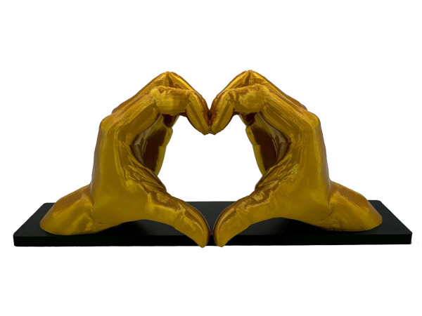 eXODA Skulptur Hand Herz Deko Skulptur Geste der Liebe auf Sockel
