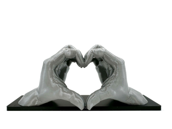eXODA Skulptur Hand Herz Deko Skulptur Geste der Liebe auf Sockel