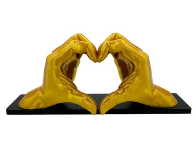 eXODA Skulptur Hand Herz Deko Geste der Liebe auf Sockel