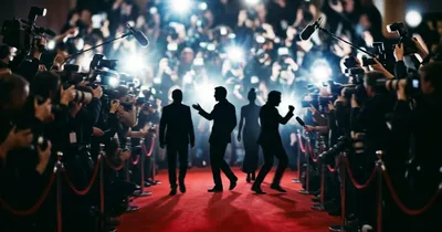 Charlize Theron im Fokus: Von rotem Teppich bis zur Premiere von 'Die Odyssee'