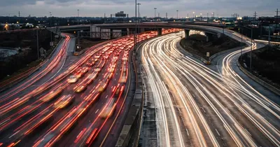 Verkehrschaos auf der A7: Unfälle und Sperrungen beeinträchtigen Reisende